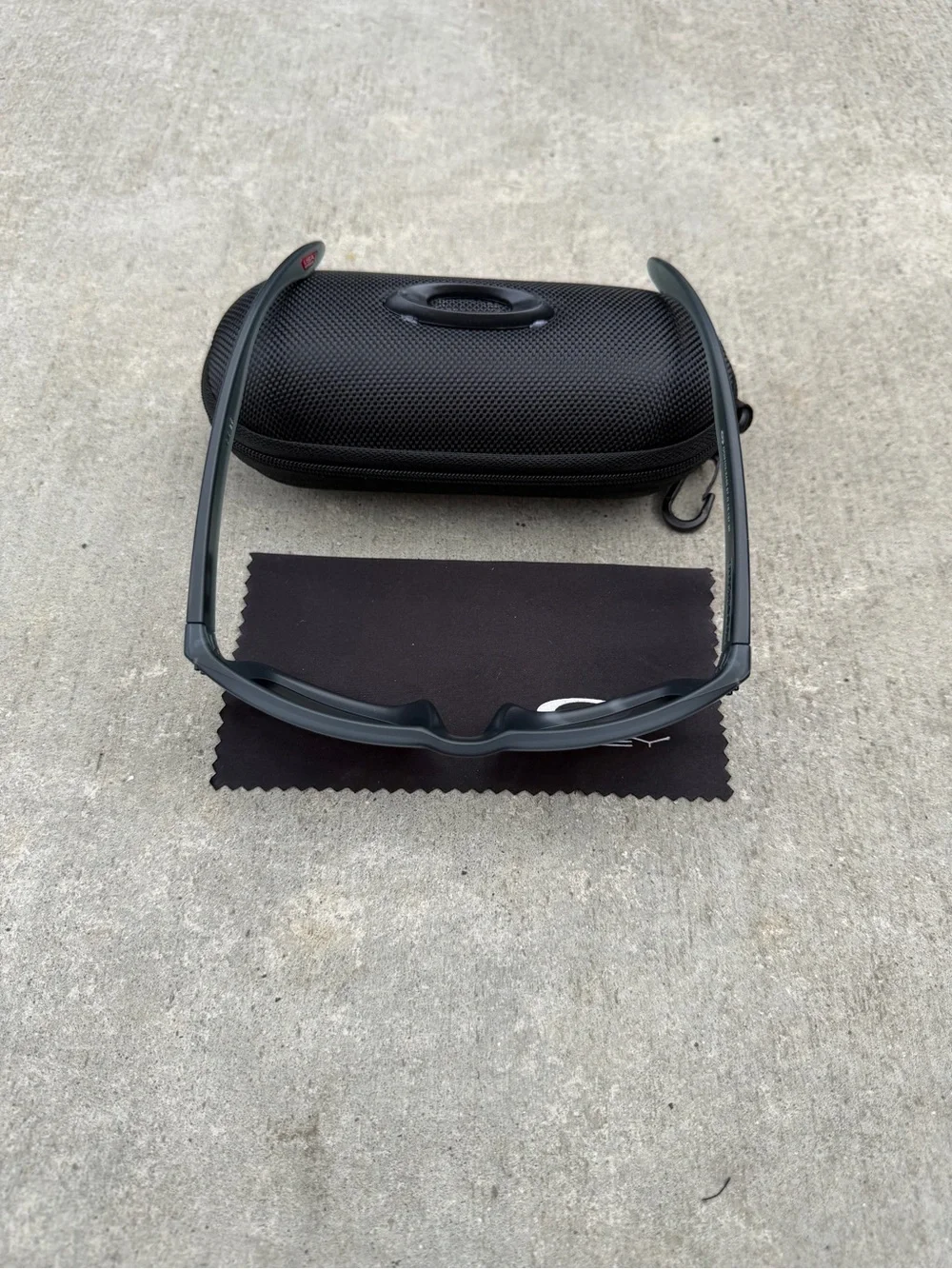 Oakley Holbrook Sunglasses Black Prizm Polarized Lens Matte Black Frame